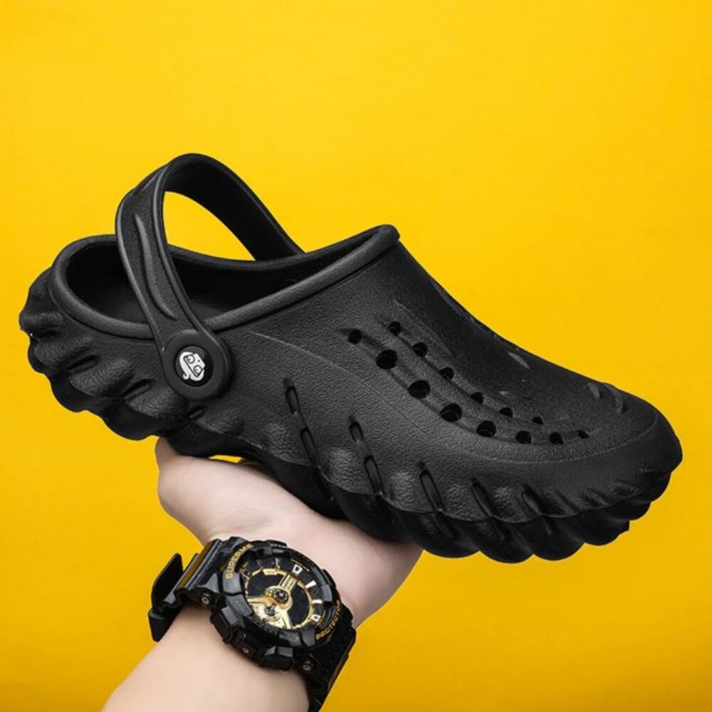 *NWT* Unisex Black Casual Clogs